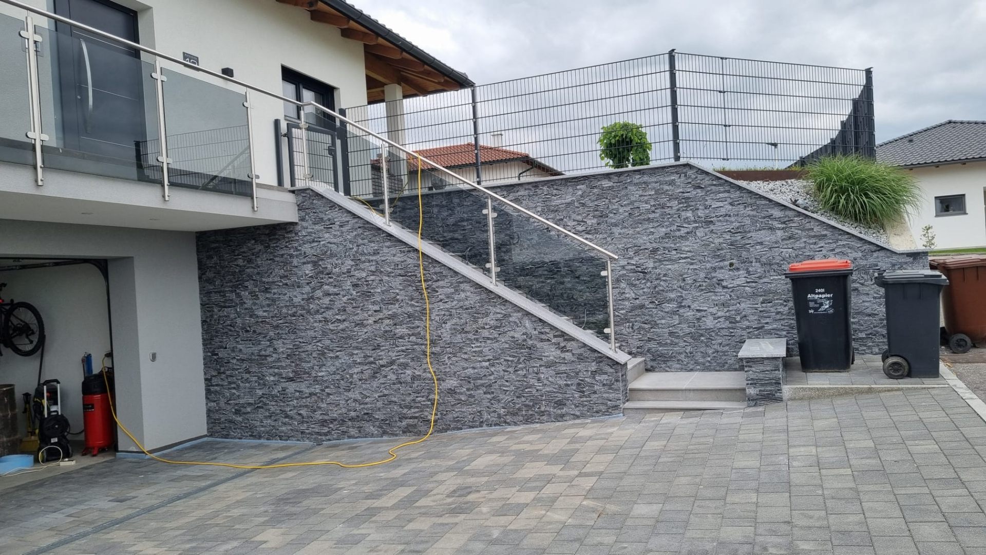 Natursteinverkleidung & Stiege
